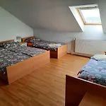 Bivanje na kmetiji Tourist Farm Lavric *