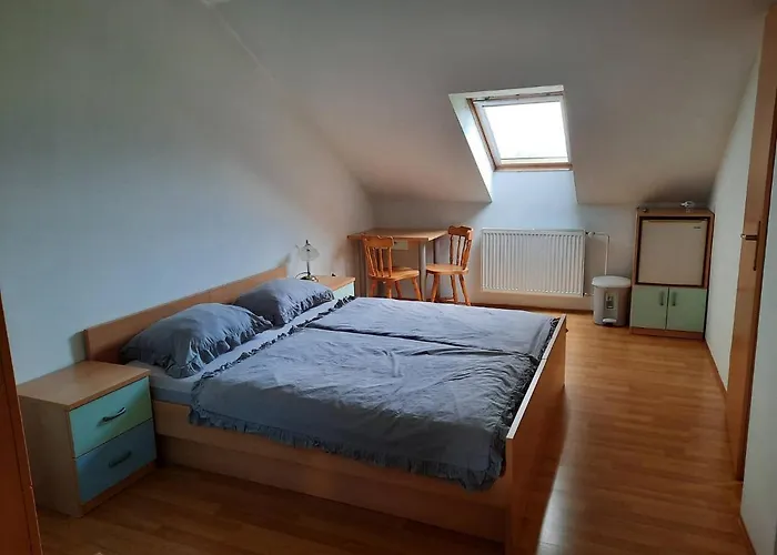 Bivanje na kmetiji Tourist Farm Lavric *